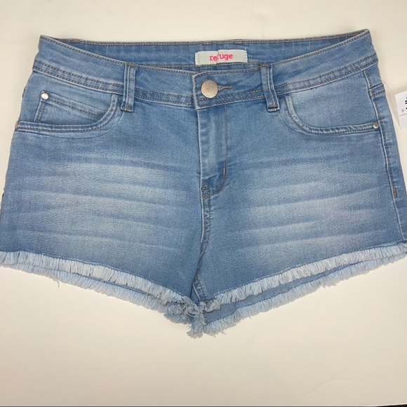 NEW Refuge Fray Hem Light Wash Jean Shorts 4 - Picture 4 of 14